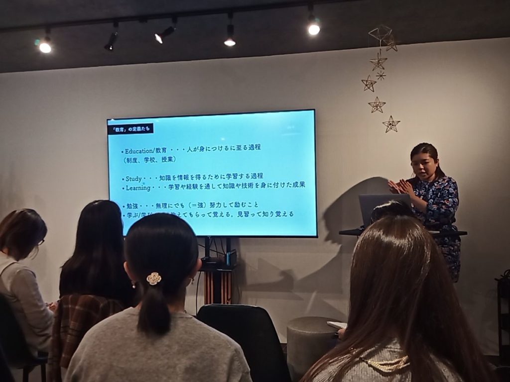 東京での講座でフィンランドの教育について話す石原侑美